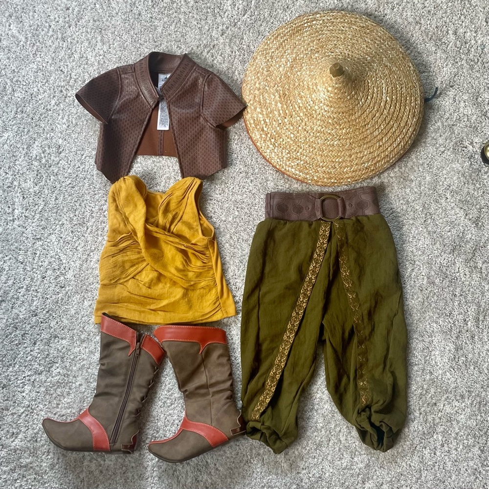 Raya and the Last Dragon Deluxe Costume and Accessories - Sz 4